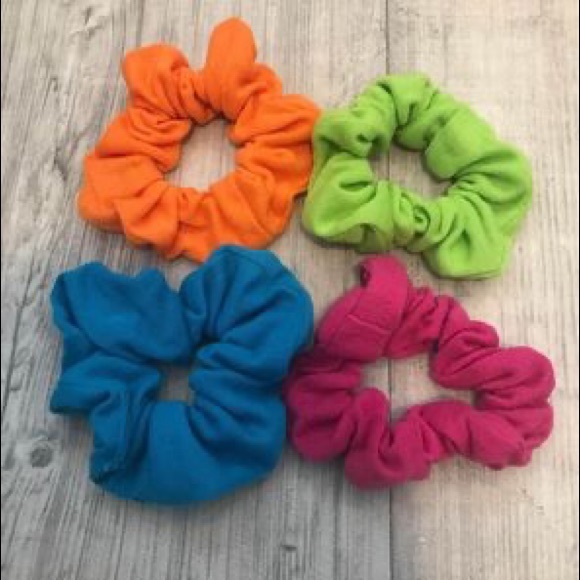Set of 4 Vintage Scrunchies - Picture 1 of 2